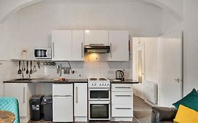Finest Retreats - Atherfield Apartments No 6 - Tree Tops